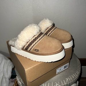 BRAND NEW platform uggs